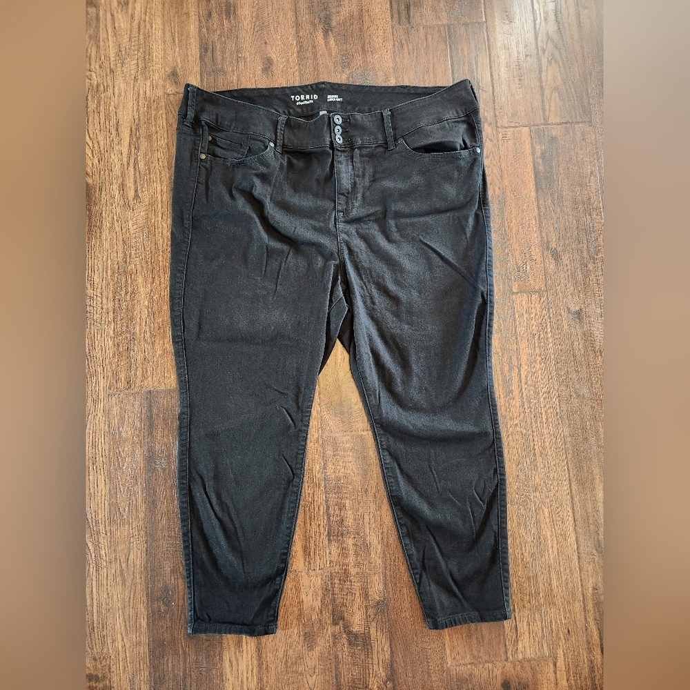 Torrid Women's Black Super Soft Jeggings Size 26 Short